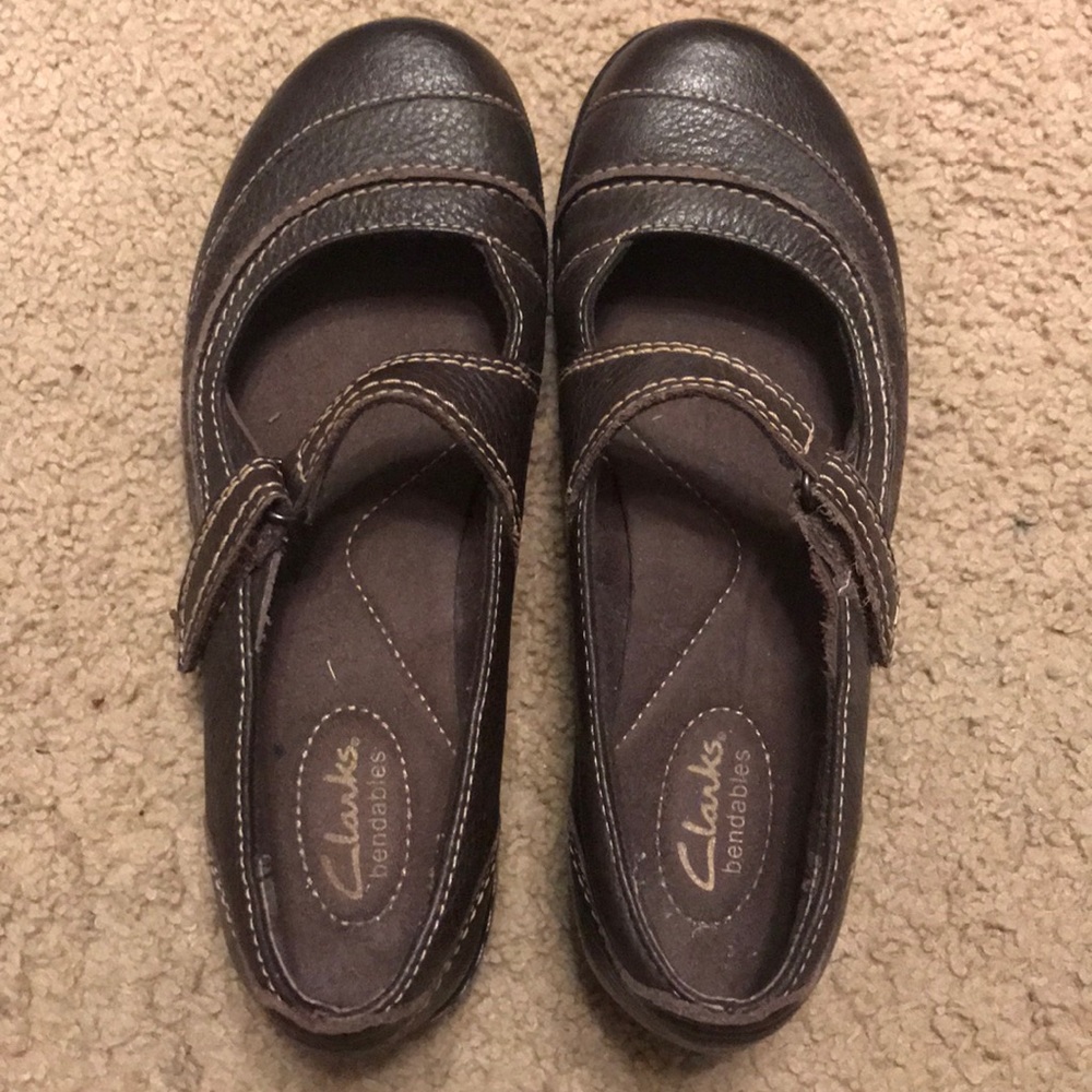Clarks brown flats